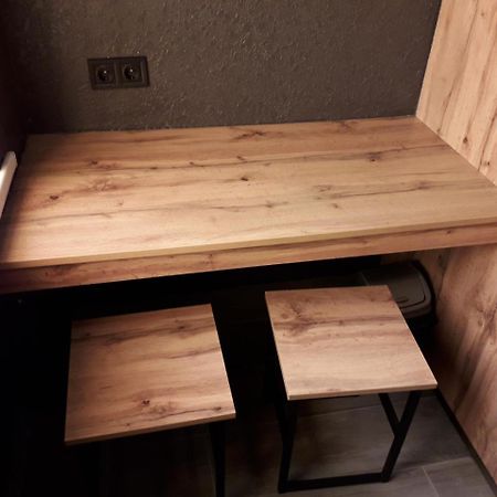 Full House Capsule Hostel Rivne Exterior photo A table made of wood