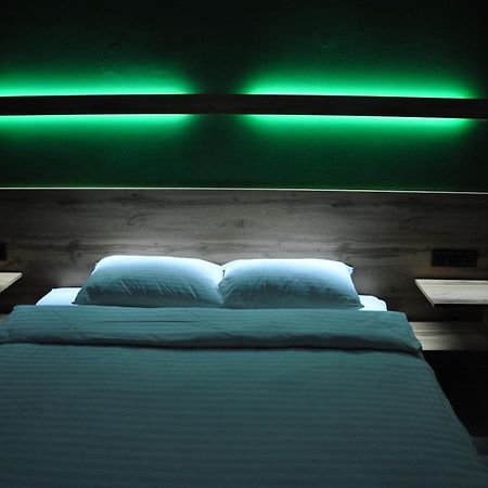 Full House Capsule Hostel Rivne Exterior photo A room at the hotel