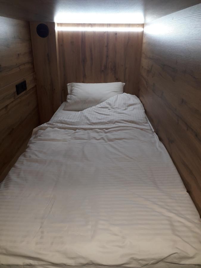 Full House Capsule Hostel Rivne Exterior photo A futon