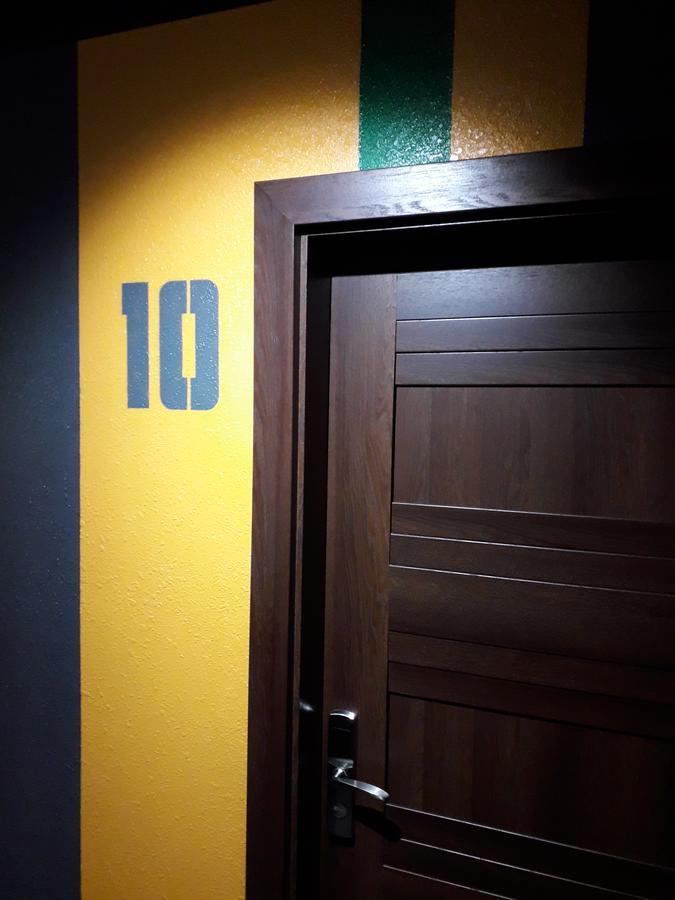 Full House Capsule Hostel Rivne Exterior photo A room at the hotel