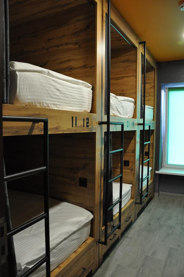Full House Capsule Hostel Rivne Exterior photo A bunk bed