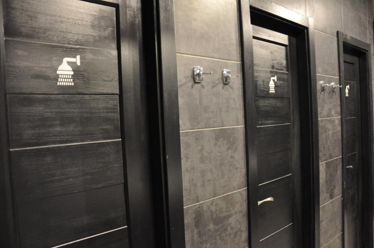 Full House Capsule Hostel Rivne Exterior photo A shower room in a gym
