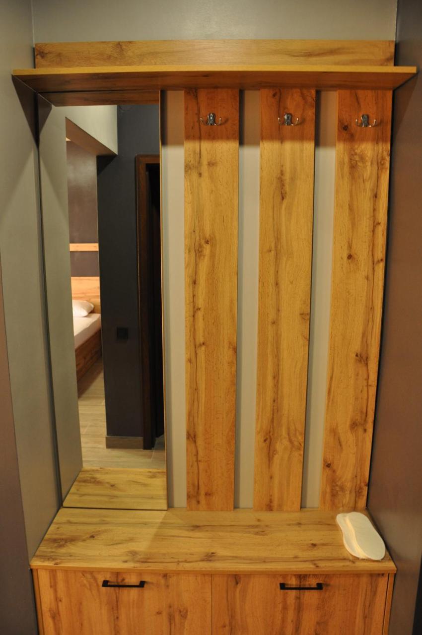 Full House Capsule Hostel Rivne Exterior photo A room divider