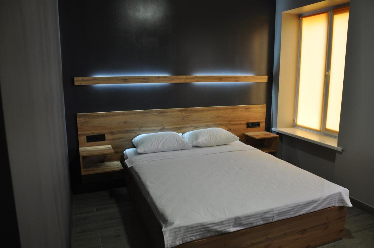 Full House Capsule Hostel Rivne Exterior photo A bedroom
