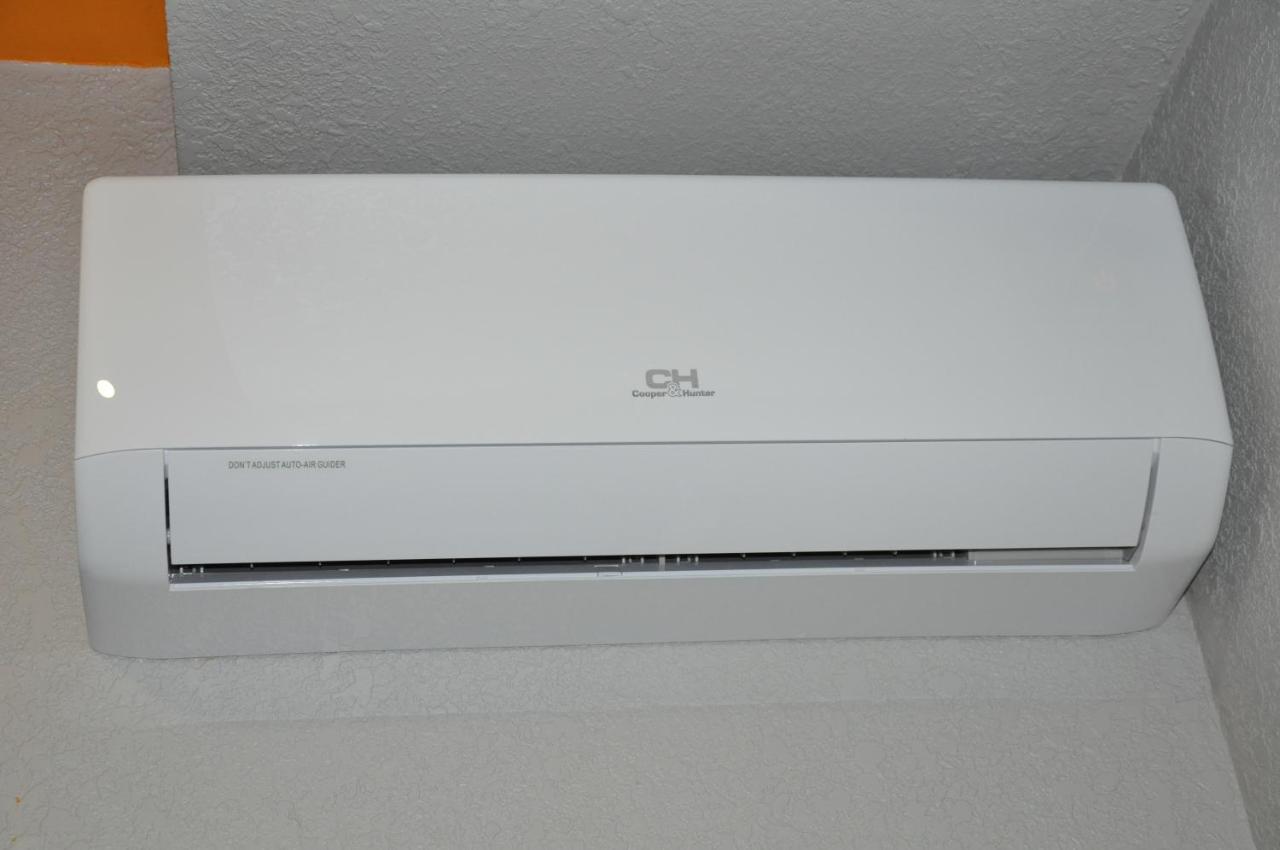Full House Capsule Hostel Rivne Exterior photo A wall-mounted air conditioner