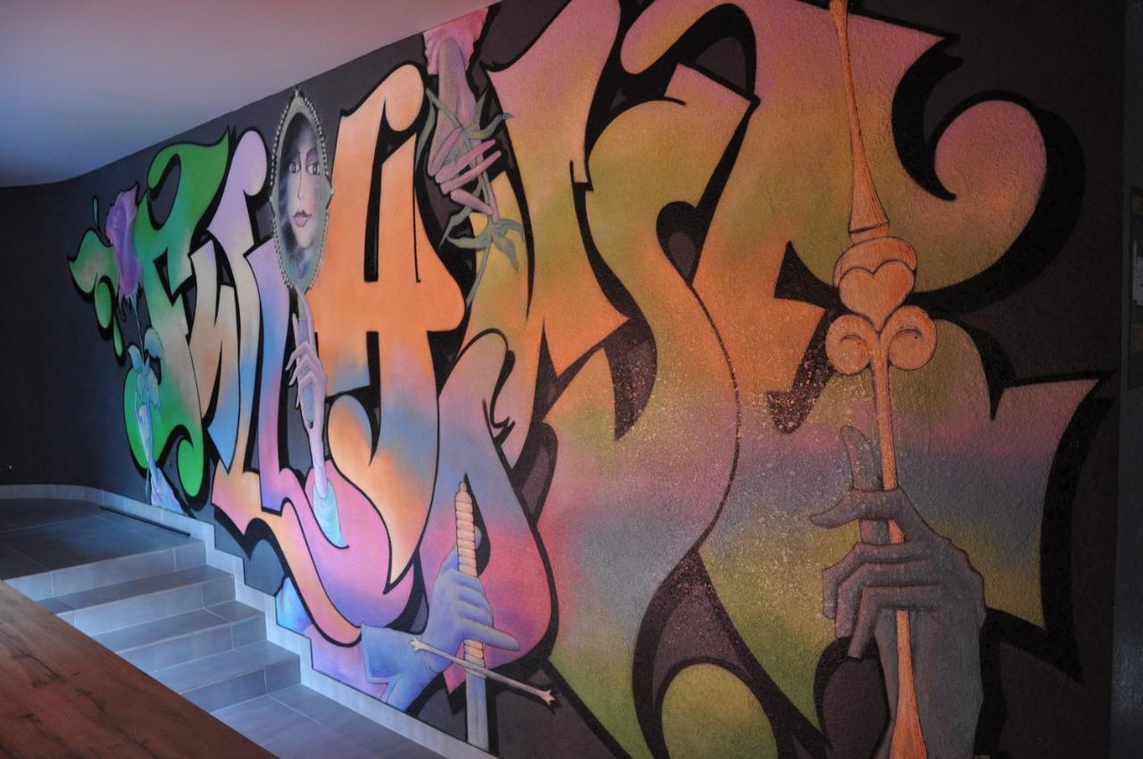 Full House Capsule Hostel Rivne Exterior photo A mural by the artist