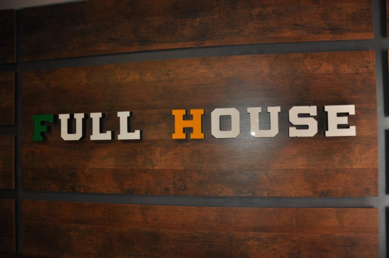 Full House Capsule Hostel Rivne Exterior photo Full House logo