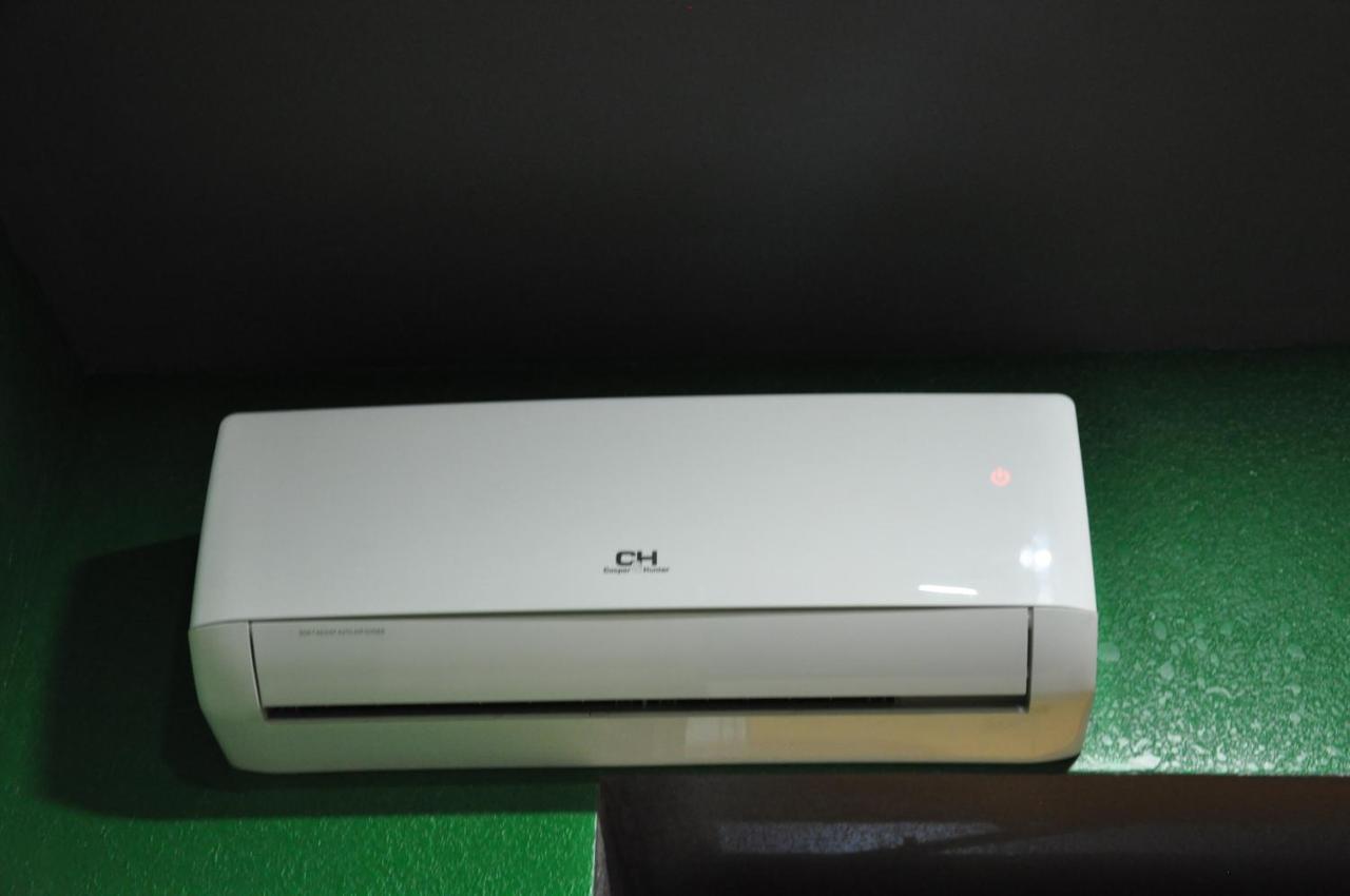 Full House Capsule Hostel Rivne Exterior photo A wall-mounted air conditioner