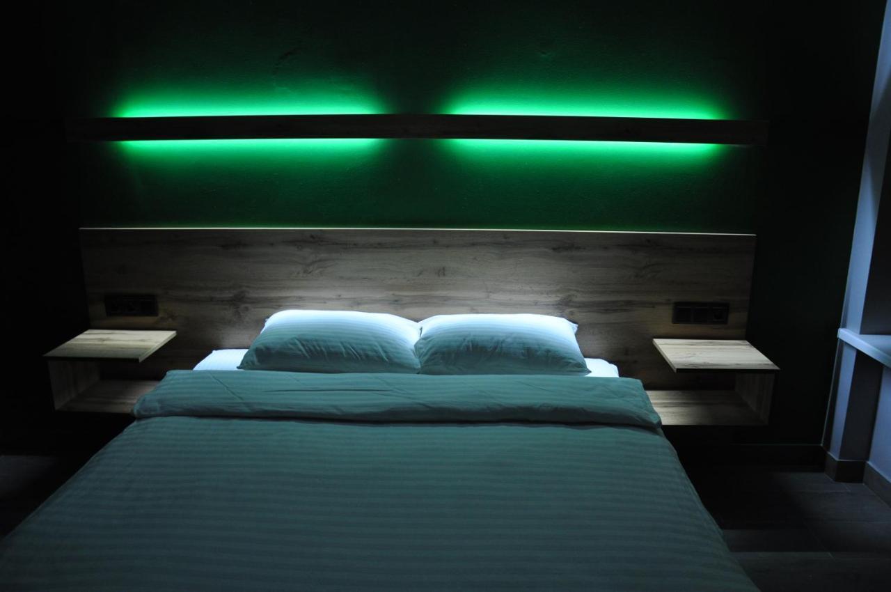 Full House Capsule Hostel Rivne Exterior photo A room at the hotel